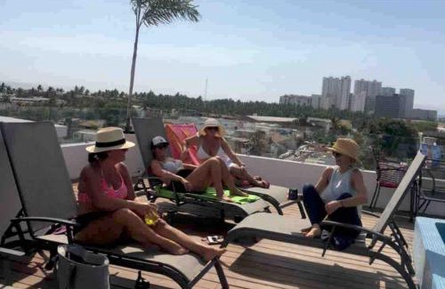 Diaz Ordaz Apartment | 15 Minute Walk to Beach KING Bed Rooftop Pool