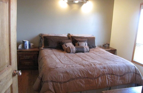 Mountain View House | 15 minutes from Waterton, great place for family gatherings, great mountain view