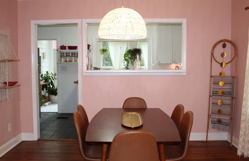 Belvedere Park House | 15 Minutes to Mercedes- Benz Stadium, Charming Sunroom, Pets Welcome, close to Food and Drinks