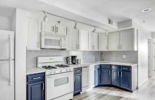 Weehawken Apartment | 15 minutes to NYC+Washer&Dryer Onsite Parking