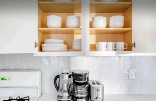 Weehawken Apartment | 15 minutes to NYC+Washer&Dryer Onsite Parking