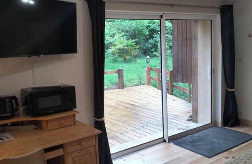 Saint-Junien Bed & Breakfast | 15 mns from the martyred village of Oradour, independent guest rooms in a quiet location.