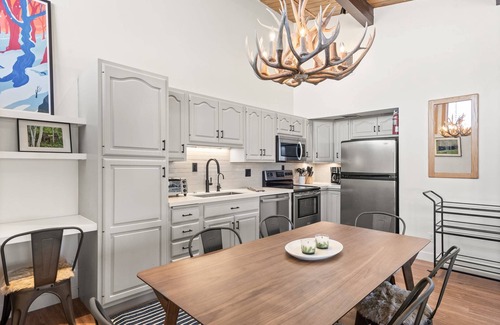 Snowmass Village Condo | 15% Off for Fall Savings! Stay 3 Nights Now thru Nov 19