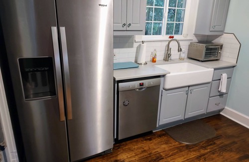 Covington House | 15% OFF Jan thru Mar 2025! NEW Monthly Rental! Charming, Cozy, Renovated Cottage