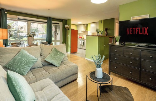 Chaucer Apartment | 15% OFF LastMinDeals! | Cosy Flat in London Bridge + Netflix & Parking + Patio!