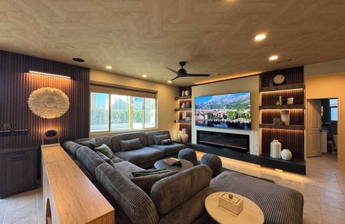 Coachella House | 15 people! 7 bedrooms! 10 beds! Villa Secreta