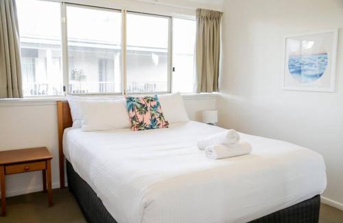 Point Lookout Apartment | 15 Whale Watch Resort + Beach Front + Ducted Air Con + 3 Bed + 2 Bath