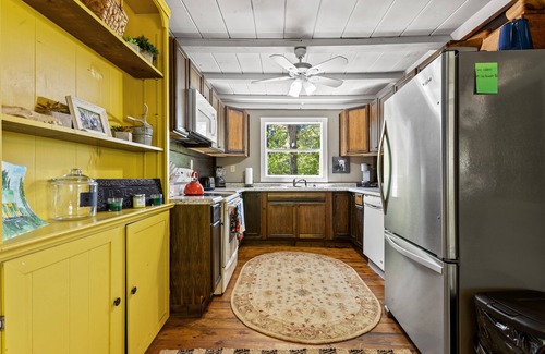 Campton Cabin | 150 Acres | Private Hiking & Biking | Secluded Cabin in Red River Gorge, Kentucky!
