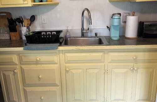 Waterford House | 150ft+ Direct Waterfront! 2-Bdrm Cottage on Niantic River in Waterford CT