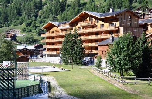 Les Brevieres Apartment | 150m from resort center, fitness, swimming pool, sauna, hammam, balcony, tv, 58m², Tignes