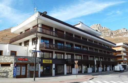 Les Almes Apartment | 150m from resort center, 1st floor, balcony, tv, ski locker, 42m², Tignes