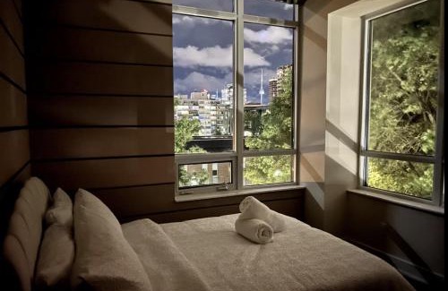 Upper Jarvis Apartment | 1560 sqft Elegant Condo at Downtown Hi-End Shopping & Dining Area - CN Tower View, Bidet, LockBox
