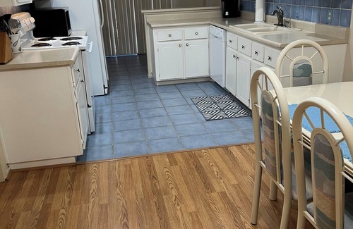 Apache Junction Condo | 159 Charming 2-bedroom condo with WiFi, AC in fantastic Apache Junction