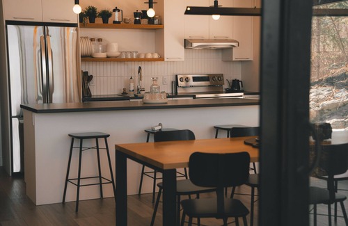 La Conception Cabin | 15min from Tremblant, modern work from home cabin