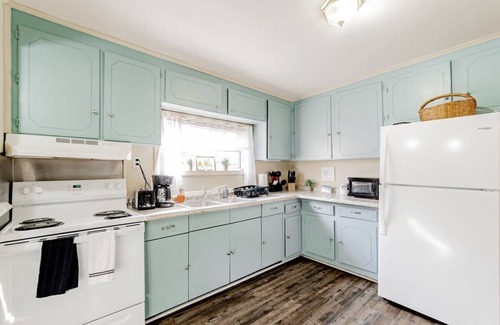West Columbia House | 15mins to Downtown- Adorable on Taylor, Both Units