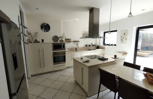 Gallargues-le-Montueux House | 15mm from the beach, picturesque village, former cooperage with swimming pool!