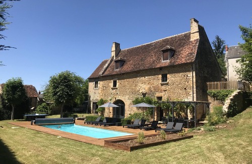 Montgivray Villa | 15th century villa, old stones, swimming pool, garden, sleeps 12