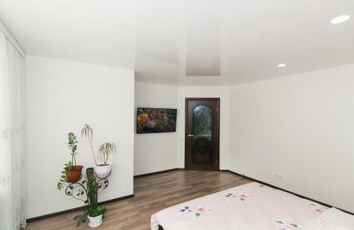 Zarichnyi District Apartment | 16 вулиця Прокоф'єва