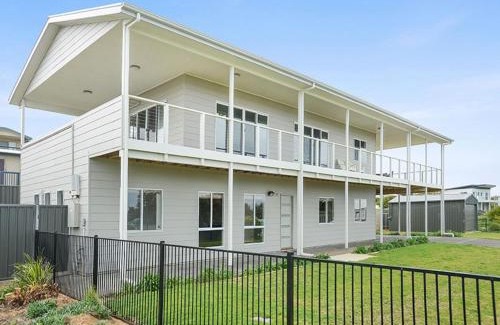 Middleton House | 16 Chapman Rd - BYO Linen - Pets Negotiable - Wi-Fi