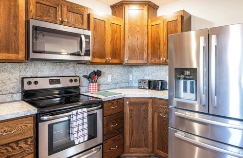 Town of Milo House | 16 Guest | Game Room | Sauna | Firepit | Wineries
