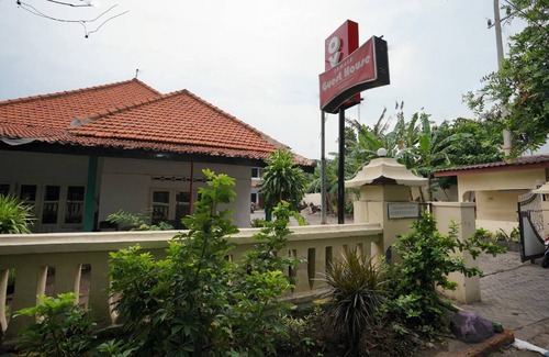 Probolinggo Hotel | 16 m² Hotel ∙ 4 guests