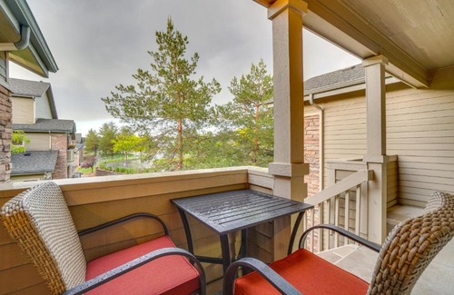 Aurora House | 16 Mi to DIA Townhome with Fireplace in Aurora
