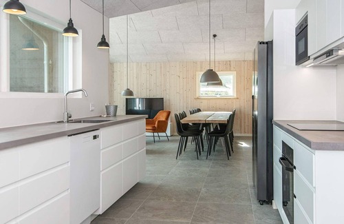 Fjellerup House | 16 person holiday home in Glesborg