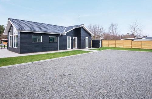 Fjellerup House | 16 person holiday home in Glesborg