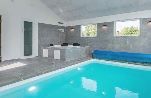 Fjellerup House | 16 person holiday home in Glesborg