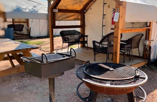 Prairie Lea Cabin | #16 Son's River Ranch - Glamping Cabin w/2 Queen Beds