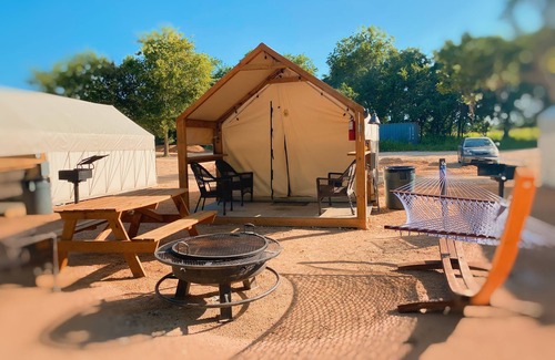 Prairie Lea Cabin | #16 Son's River Ranch - Glamping Cabin w/2 Queen Beds