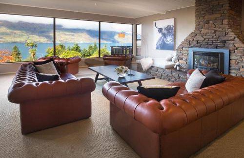 Sunshine Bay Cabin | 160 m² Lodge ∙ 4 bedrooms ∙ 127 guests