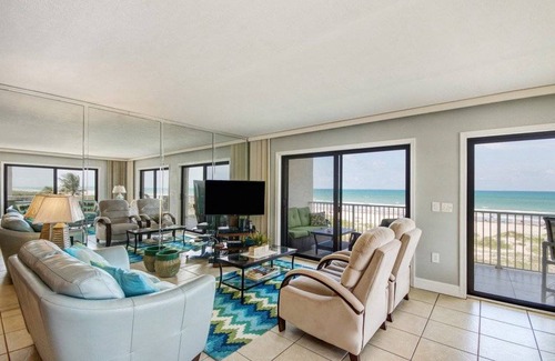 Cocoa Beach Condo | 167 m² Condo ∙ 3 bedrooms ∙ 8 guests