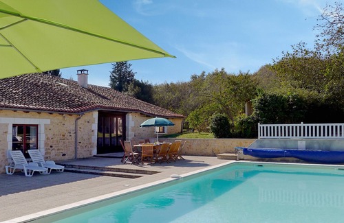Mainzac Villa | 16ABBO Manoir Le Breuil