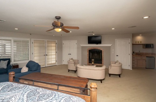 Moovalya Keys House | 17 BEDS SLEEPS 25 + 7,500 sq. ft. 3 LEVEL + PRIV DOCK ACROSS FROM RAMP @RIV ENTR