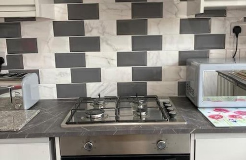 Prestatyn House | 17 Cheerful 2 bed bungalow, hot tub/gym/pool table