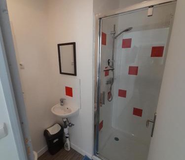 Lannion Apartment | 17, face à la gare