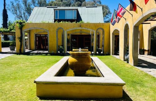 Beaufort West House | 17 on Bird Guest House