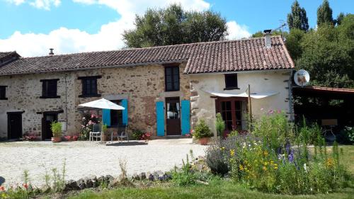 Saulgond Bed & Breakfast | 17 St Romain