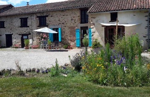 Saulgond Bed & Breakfast | 17 St Romain