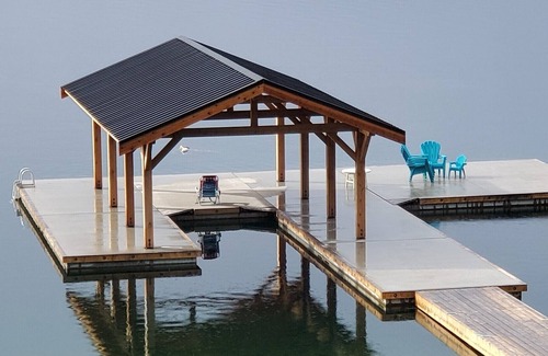 Sproat Lake House | 173 feet of beach, 1.6 acre property, privacy and relaxation at the lake!