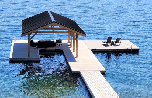 Sproat Lake House | 173 feet of beach, 1.6 acre property, privacy and relaxation at the lake!