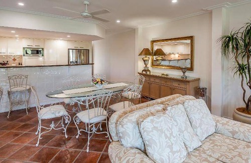 Palm Cove Apartment | 173 m² Serviced apartment ∙ 3 bedrooms ∙ 10 guests
