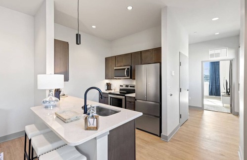 Downtown Hotel | 175 LEX - Bon Voyage Condo