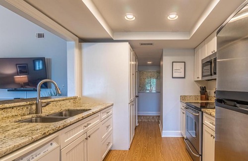 South Beach House | 1762 Bluff Villas Modern Updated Water Views Sleeps 8 Sea Pines