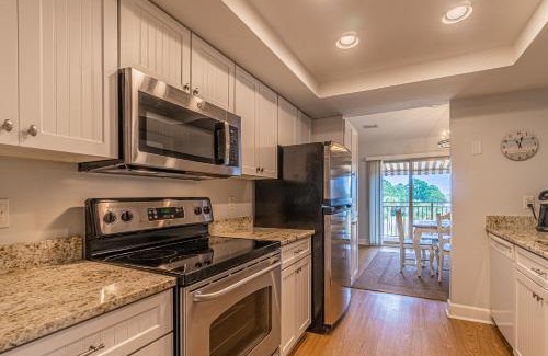 South Beach House | 1762 Bluff Villas Modern Updated Water Views Sleeps 8 Sea Pines