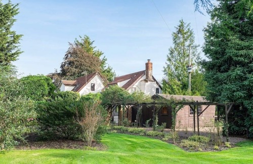 Clyst St Mary House | 17th Century Cottage, Large Garden & Gym