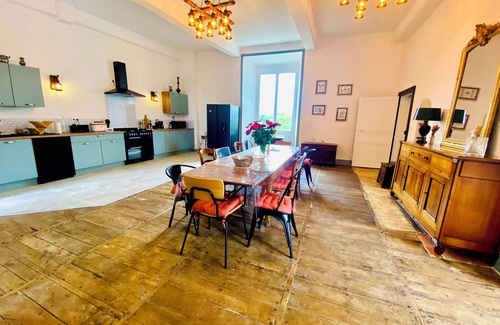 Alloue Villa | 17th century manor overlooking the Charente