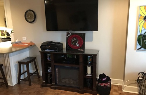 Downtown Atlanta Condo | 17th Floor.In the Heart of HOTlanta.FREE Reserved Parking