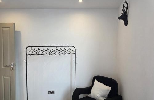 Anfield House | 18 Anfield 5 min walk Sleeps 7 4BR 5Bed 3Bathrms